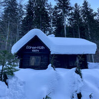 Bären-Hütte auf rund 800 m