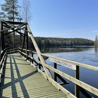 Es gibt eine Brücke und einen Wanderweg nach Kyykoski über Taikinakoski.