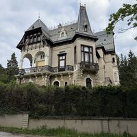 An der Eugenvilla vorbei