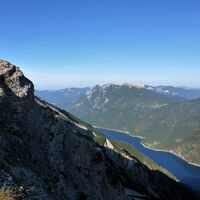 Die Wandertour auf die Seebergspitze belohnt Wanderer mit einem unglaublichen Blick auf den Achensee.