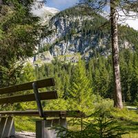 Rastbank am Wanderweg Bergleintal