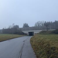 Hier Unterschreitung der A10. Erstaunlicher Schallschutz, man hört das Autobahnrauschen nur sehr leise