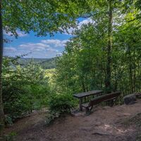 Gipfelstürmer-Sitzgruppe mit Blick ins Clauser Tal