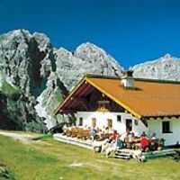 Blick auf die Sennjochhütte. 