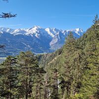 Blick auf das verschneite Zugspitzmassiv