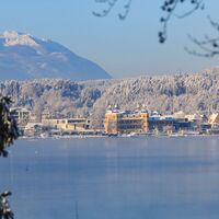 Schloss Velden mit Villacher Alpe