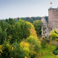 Hoch oben über dem Teinachtal thront die Burg Zavelstein