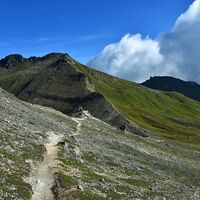 Nur das Pfeifen der Murmeltiere und leises rauschen des Windes ist zu hören.