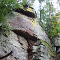 Buntsandsteinfelsen beim Abstieg zwischen der Ehranger Kanzel und Ehrang