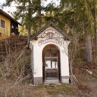 der B21 entlang