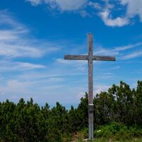 Kreuz unterhalb des Alpkopfgipfels