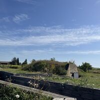 Schützengraben mit Blick auf den Bunker