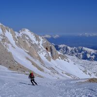 Die ersten Schwünge unterhalb der Hütte.