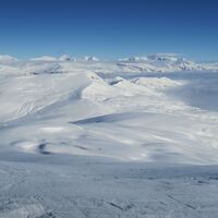 Gipfelpanorama bis zu den hohen Dreitausender der Surselva und in die St.Galler Alpen.