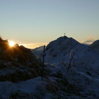 Sonnenaufgang am Moarkogel, rechts der Himmelkogel