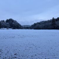 Nach der 'Römerquelle' (Abstechermöglichkeit) ebenen Weges an der 'Eggerwiese' vorbei retour zum Ausgangspunkt..