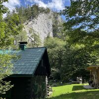 .. mit gleichnamiger Jagdhütte. Warat a perfekter Ort, sich von der Welt in eine Eremitage zurückzuziehen..