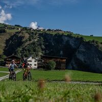 Die Val Lumnezia im Sonnenlicht