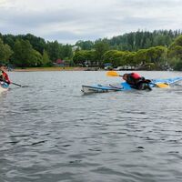 Übung der Sicherheitstechniken für Paddler am Messilänranta