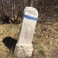 Ein markanter dreikantiger Grenzstein