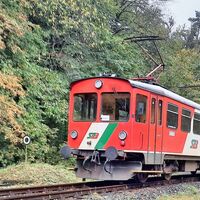 Wir wandern direkt bei Bahn vorbei