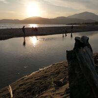 Panoramablick von der Mündung des Flusses Alento bei Sonnenuntergang