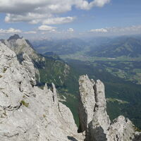 in der Scharte bietet sich ein schöner Tiefblick