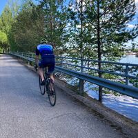 Radfahren entlang des Flusses Kajaani, Kajaani, Kainuu