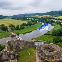 Burg Polle mit Fähre