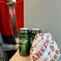 .. und sich im gemütlichen Bummelzug nach Wien ein Anker-Menütschkerl einnorden :) Schee woas!