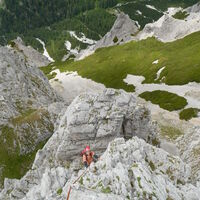vom kleinen Turm hinter uns wird in die Scharte abgeseilt und dann gehts auf den Mühlkarturm