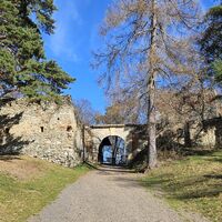 32.0 km Portal der Burgruine Landsee