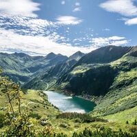 Unterer Kaltenbachsee mit Bergpanorama