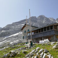 die schön gelegene Schmidt-Zabierow Hütte