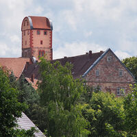 Schloss und Romanische Basilika Breitungen (von der Werra-Pylonenbrücke)