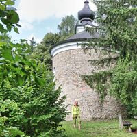 Hinter der Kalvarienbergkirche befindet sich ein Rastplatz