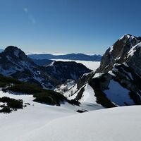 Sattel Lazovški preval, hinten Jezerski Stog und Ogradi