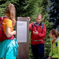 Infosäulen auf dem Wanderweg