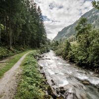 Entlang dem Obertalbach durch das Obertal