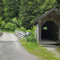Gedeckte Holzbrücke auf 785m