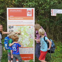 Infotafel des NORDPFADES Federlohmühlen am Parkplatz Federloh
