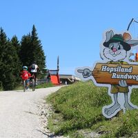 Wegweiser Hopsiland Rundweg (c) Planai Hochwurzen Bahnen GmbH.JPG