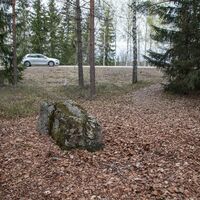 Der Rauhankivi befindet sich in der Nähe der Anjalantie.