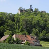 Mägdeberger Hof mit Burgruine Mägdeberg