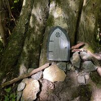 Wichtelweg silberne Wichteltür