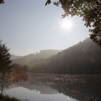 Clausensee mit Sonnenlicht