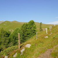 am Weg zum Kreuz auf der Sabathyalm