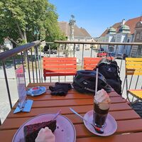 Eiskaffee mit Aussicht im Terrassencafé