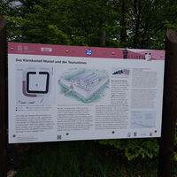 Hinweistafel befindet sich am Standort Kastell Maisel