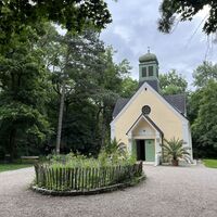 An der Kirche 'Maria Grün' vorbei..